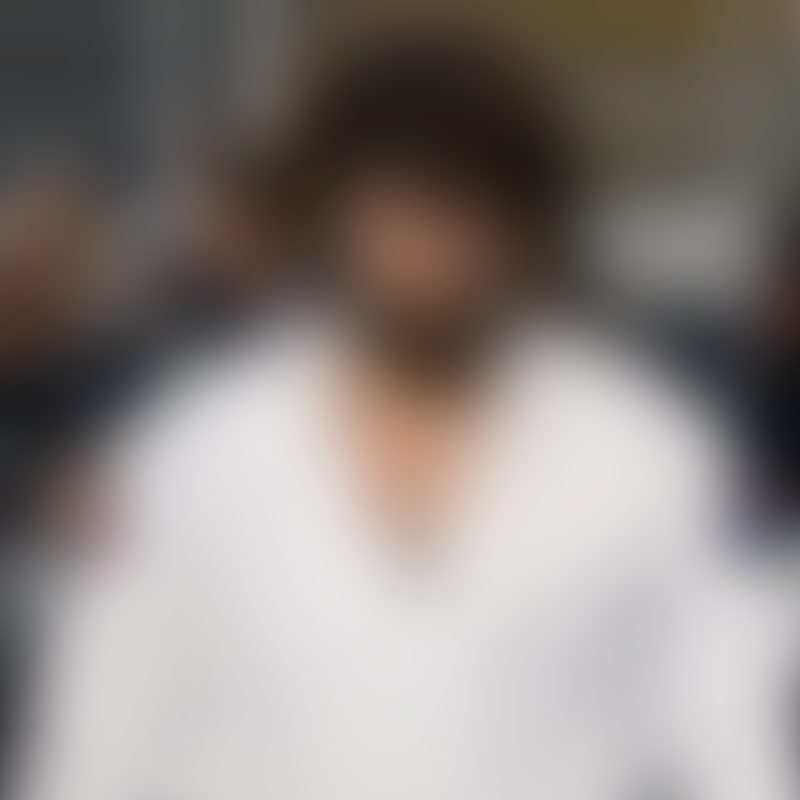 Deliberately blurred portrait: this guest has not been announced yet.